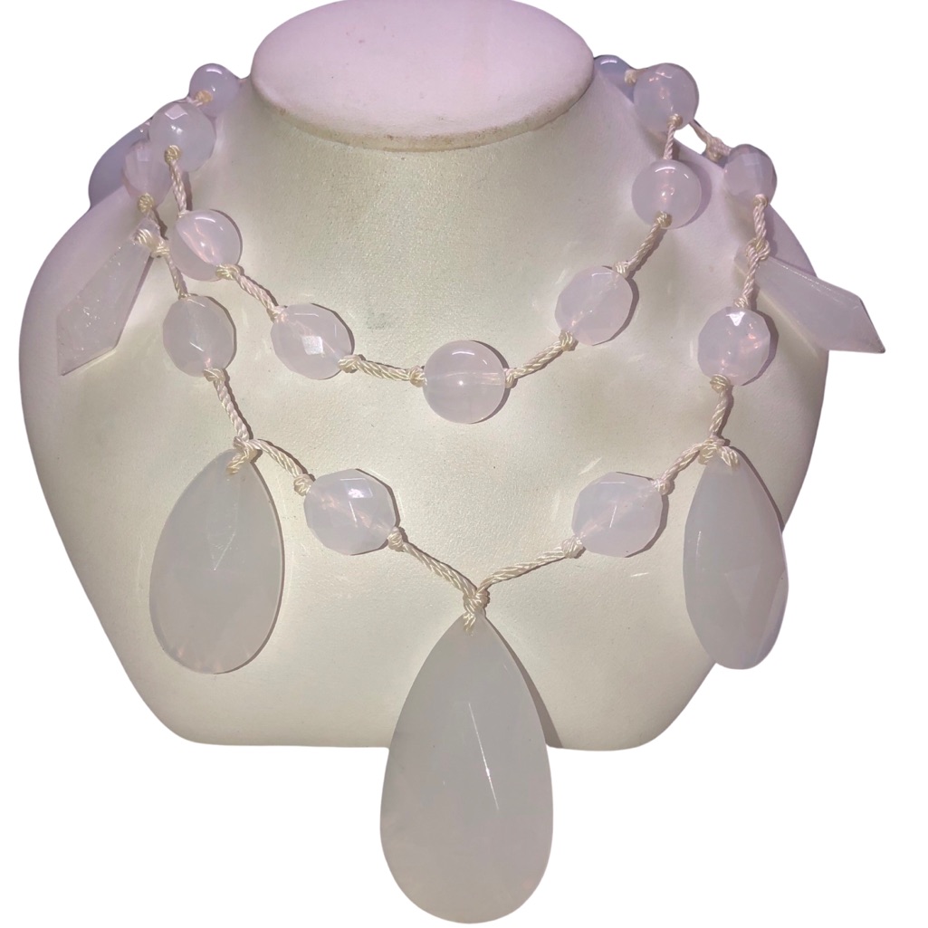 Joan Rivers Large White Beaded Necklace 14$